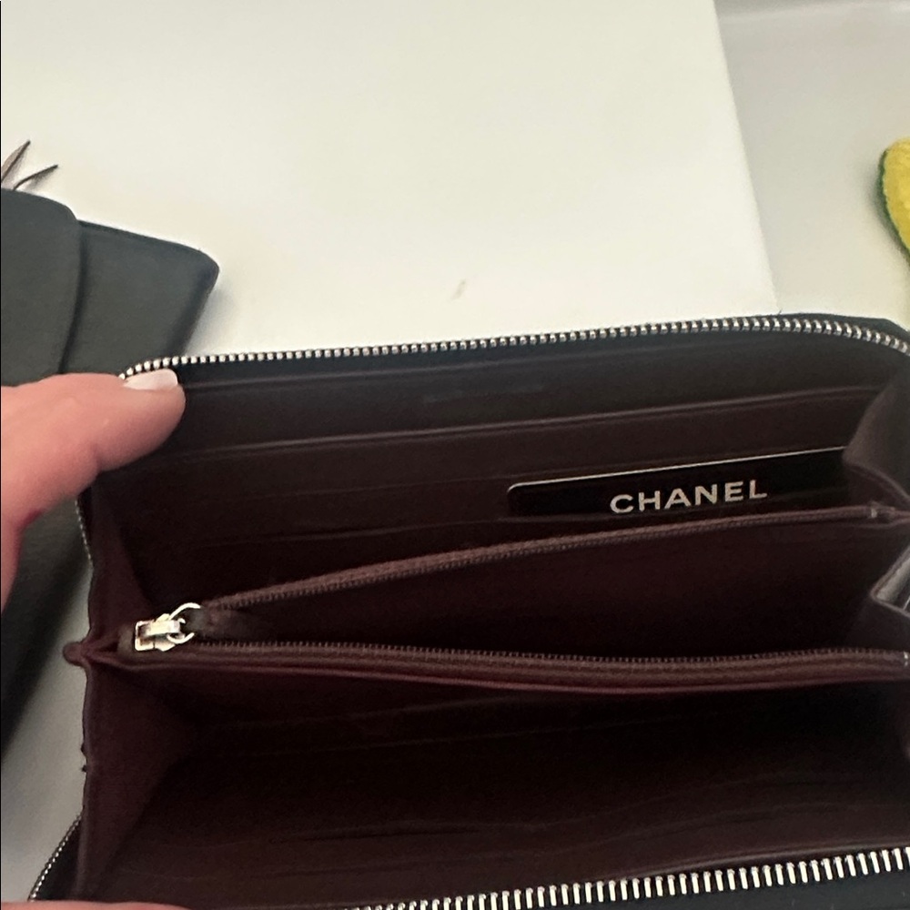 CHANEL Black Quilted Leather Wallet - Picture 13 of 14
